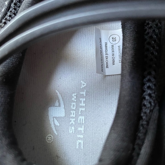 New water shoes 2/3 - Picture 3 of 5